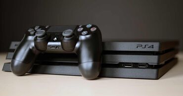 PS4 (Sony PlayStation 4): Sony PlayStation 4pro не Прошитый 2 джойстика 25 играми все