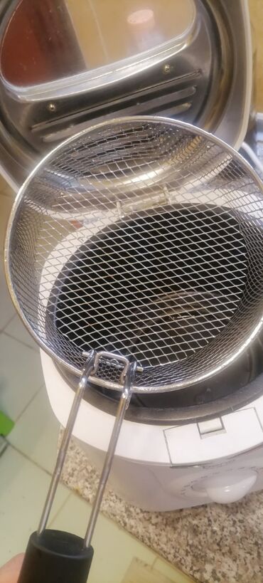 Kaloriferi: Friteza Bono manja kao nova je.
Dobra
 Mirjevo — 12