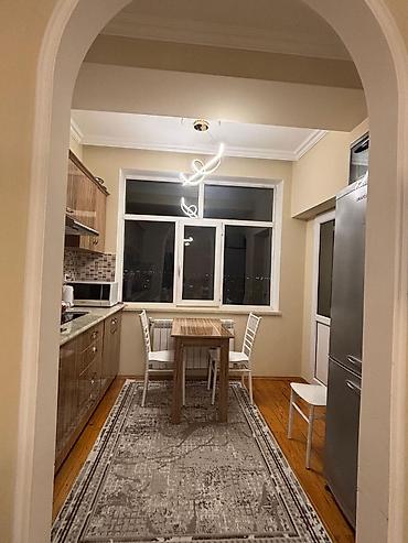 Mənzillər: Bakıxanov qəs., 2 otaqlı, Yeni tikili, 60 kv. m — 3
