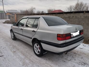 фолсваген жук: Volkswagen Vento: 1995 г., 1.8 л, Механика, Бензин, Седан