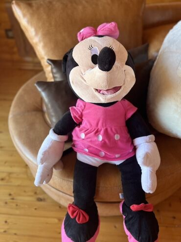 Kabrolar: Böyük ölçülü plüş Minnie Mouse oyuncağı - Təxminən 90–100 sm