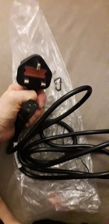 33 watt adapter: Kompüter bi̇rləşdi̇ri̇ci̇ kabellər 12 dənə var. Bi̇ri̇ 3 manata