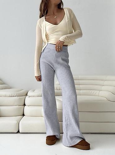 suknjara basic: Rebraste ženske pantalone sa širokim nogavicama
1700din
S M L — 7