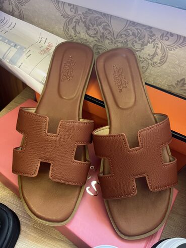 Босоножки, сандалии, шлепанцы: Все по 350с — 10