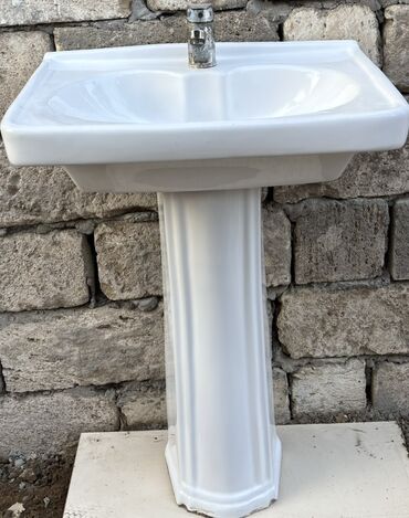 Общие краны, вентили: Ağ rəngli, keramika materialından hazırlanmış, ayaqlı lavabo. Bu
