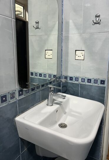 продам двери межкомнатные: Sanitar qovşağı dəsti