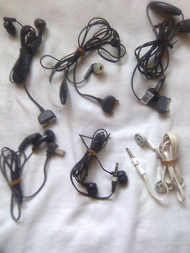 iphone cable: Всё по 50 сом., б/у : прикуриватели, зарядники в машину, наушники — 2