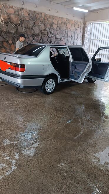 прицеп для перевозки авто: Volkswagen Vento: 1992 г., 1.8 л, Механика, Бензин, Седан