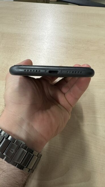 Apple iPhone: IPhone 11, Qara, Face ID — 6