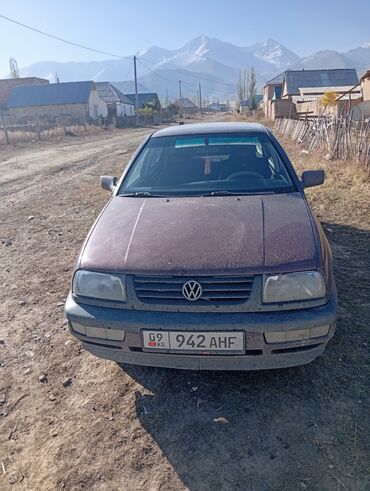 купить чехлы на гольф 4: Volkswagen Vento: 1993 г., 1.8 л, Механика, Бензин, Седан