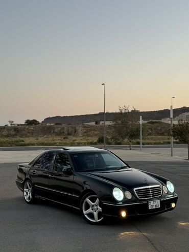 Mercedes-Benz E 55: 5.5 l | 2000 il Sedan