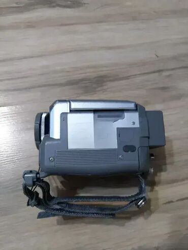 Video kamere: 1. Panasonic NV-GS75 - Camcorder - 540 Kpix - optical zoom: 10 x - — 15