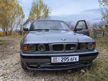 34 бевы: BMW 525: 1993 г., 2.5 л, Механика, Бензин, Седан