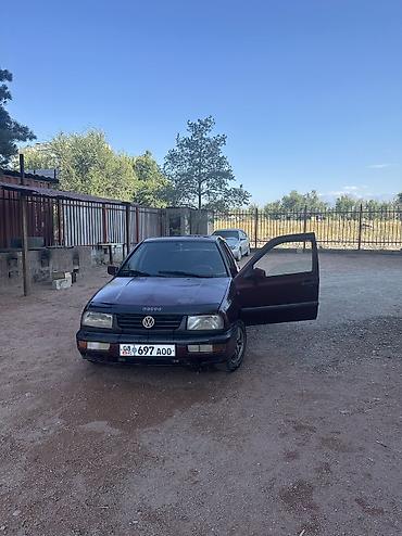 Транспорт: Volkswagen Vento: 1993 г., 1.8 л, Механика, Бензин, Седан — 5