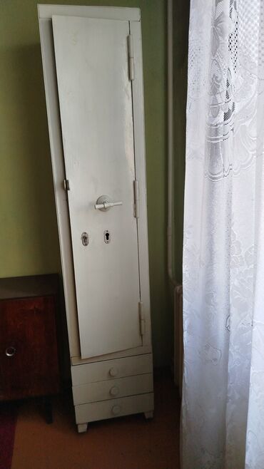 огнестойкий сейф для дома: Сейф для оружия. Высота 2 метра. Советский металл, ручная работа. На