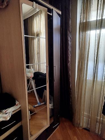 divar desən: Yataq otağı üçün dəst – güzgülü qarderob və tumba - Rəng: açıq palıd — 2