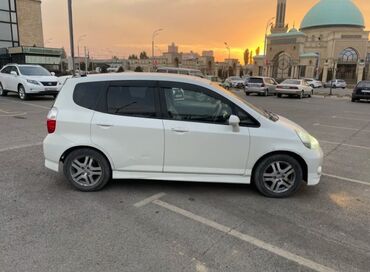 Аренда авто под такси: Аренда авто в Оше Toyota Camry (чёрный седан, комплектация с — 5