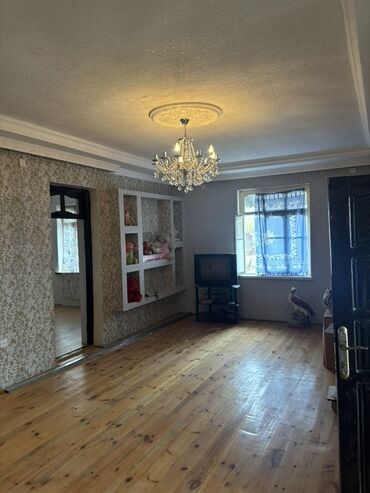 Həyət evləri və villaların satışı: Satılır: kfkir daşından tikilmiş 1 mərtəbəli fərdi yaşayış evi - — 7