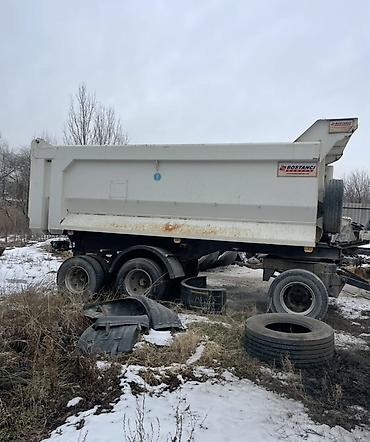 лампа с лупой: Самосвальный полуприцеп Bostancı (заводские шильдики на кузове) — 1