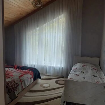 Günlük kirayə evlər: 80 kv. m, 3 otaqlı, Telefon, Kombi, Qaz — 3