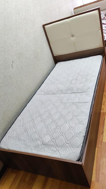 madeyra yataq: Tək nəfərlik çarpayı və döşək dəsti - Ölçü: təxmini 95×210 sm (tək — 3