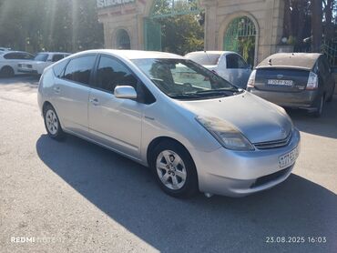 Toyota: Toyota Prius – hibrid hetçbek Xüsusiyyətlər: - Korpus: 5 qapılı — 4