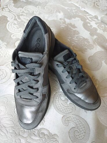 баскетбольные кроссовки бишкек в Азербайджан | Детская обувь: Кроссовки ECCO. Цвет металлик.Размер 39. 
 Кожаные