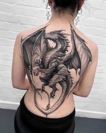 курсы маникюра в баку: Xüsusi dizayn tattoo xidməti - Qara-ağ realizm və detallı kölgələmə