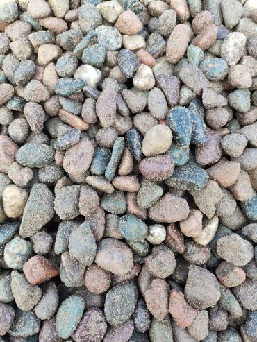 камни декоративные для цветов: Галька/щебень природный для ландшафта и строительства - Фракция