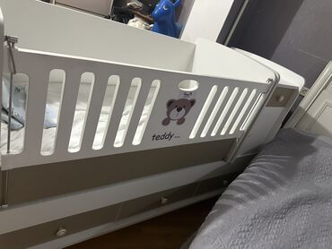 İkimərtəbəli uşaq çarpayıları: Oğlan və qız üçün, Dördbucaq, Beşik, Dəst ilə, Matras ilə, Yellənmə mexanizmsiz