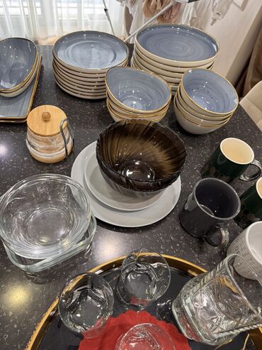 Наборы посуды: Большие тарелки - 7 шт Порционные тарелки- 8 шт Тарелки 1+1 Кесе - 4 — 1