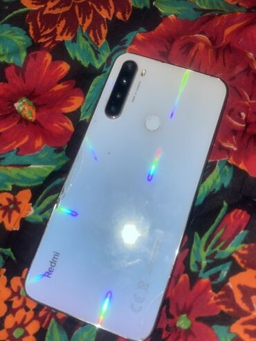 где можно продать бу телефон: Мобильный телефон Redmi Note 8 с белым корпусом и черной рамкой