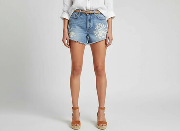 spódniczka jeansowe z haftem bershka: Bershka, Shorts for women, size S