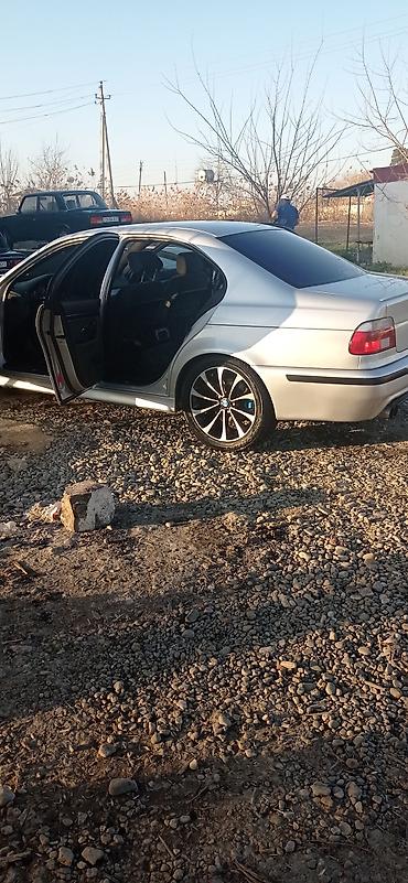 mercedes 180 b: BMW 5 Series E39 sedan – gümüşü rəng. - Kuzov: 4 qapı, M-Style ön-arka — 5