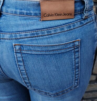 Farmerke: Calvin Klein farmerke vel L
Struk po 40 tegli do 42
Nogavice spolj 110 — 3