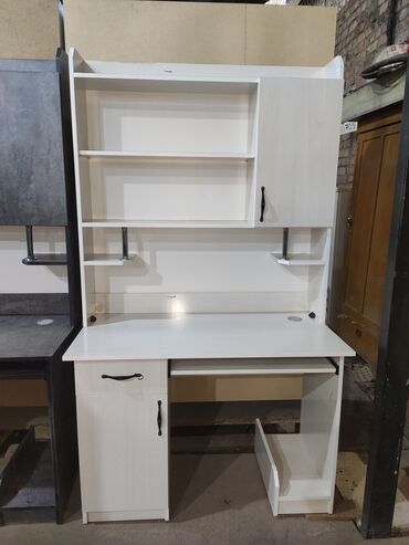 Парты: Новые столы компьютерные сом шкафчиком из российского материала длина — 3