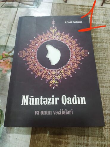 Dini kitablar: Üsd terefde qiymetleri yazilib — 10