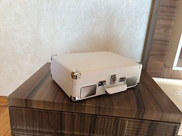 gramofon satilir: Retro dizaynlı, müasir funksiyalara sahib patefon – val oxudan! Bu — 6