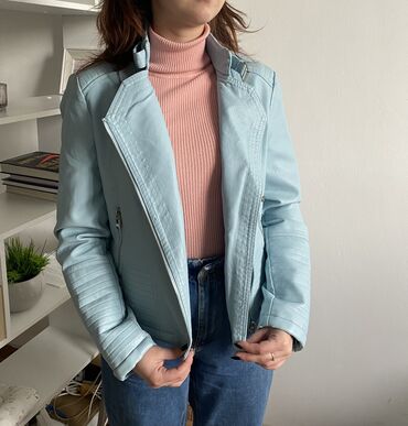 Кожаные куртки: Голубая куртка кожзам 44 размер В идеальном состоянии 1500, возможен