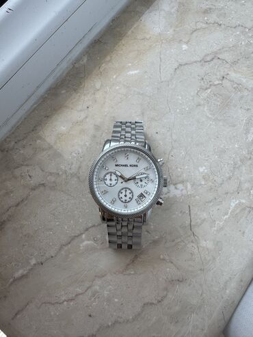 beş qaş üzüklər: İşlənmiş, Qol saatı, Michael Kors
