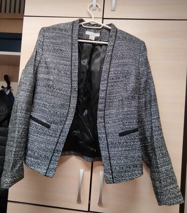 pantalone karirane: H&M blejzer,jednom nosen u odličnom stanju