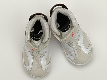 buty sportowe dziecięce 28: Buty sportowe Nike, 25, Używany