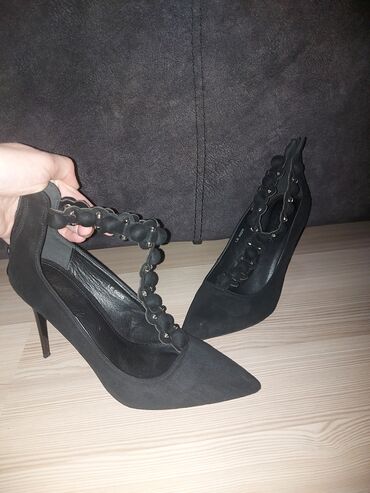 crna cipkana haljina i cipele: Salonke, 40