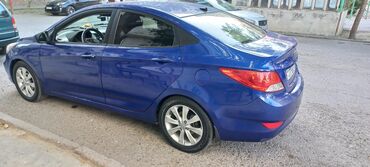 hunday satafe: Hyundai Accent: 1.6 l | 2012 il Sedan