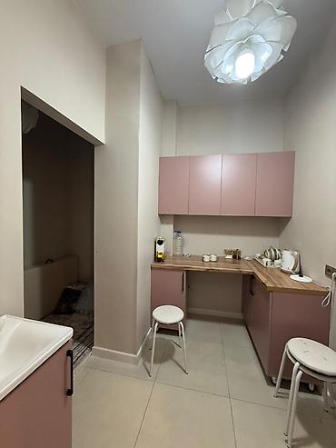 Продажа салонов красоты и кабинетов: 🏢 ПРОДАЁТСЯ ГОТОВЫЙ БИЗНЕС 📍 Адрес: Джал 15 📐 Площадь: 125м² 💰 Цена — 5