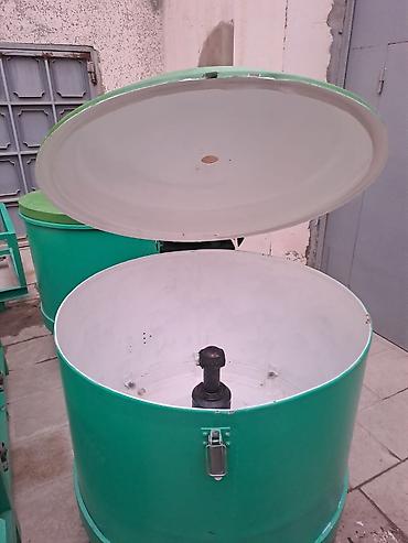 Digər kənd təssərüfat avadanlığı: Qənd pisiren aparat Təsvir: - Qanadlı heyvanların kəsimdən sonrakı — 1