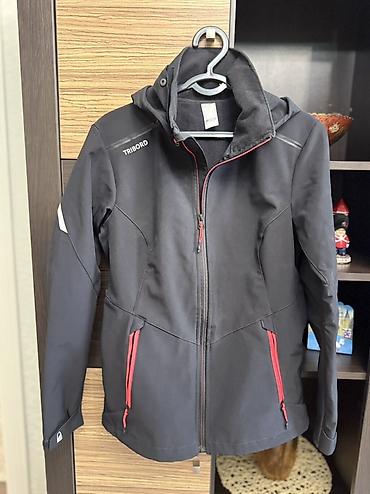 эко куртки: Куртка TRIBORD (Decathlon) softshell, черная с красными молниями. - — 1