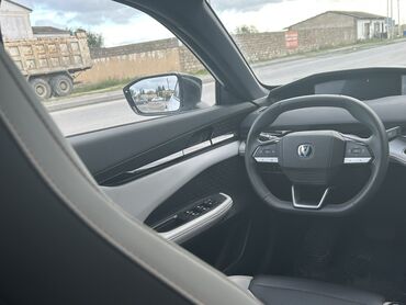 Changan: Changan UNI-V – ağ rəngli, liftback kuzovlu, idman xarakterli sedan — 6