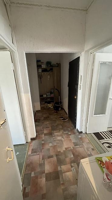 4ком кв: 2 комнаты, 52 м², 105 серия, 1 этаж, Старый ремонт — 3