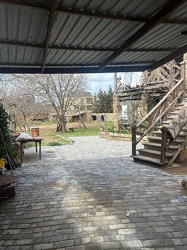 sekide: Buzovna yolunun kənarında,Polis akademiyasının yanında yerləşən həyət — 6